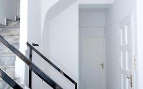Inej Maisonette